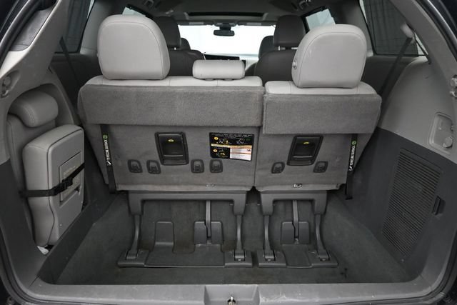 Used 2020 Toyota Sienna XLE FWD image 34