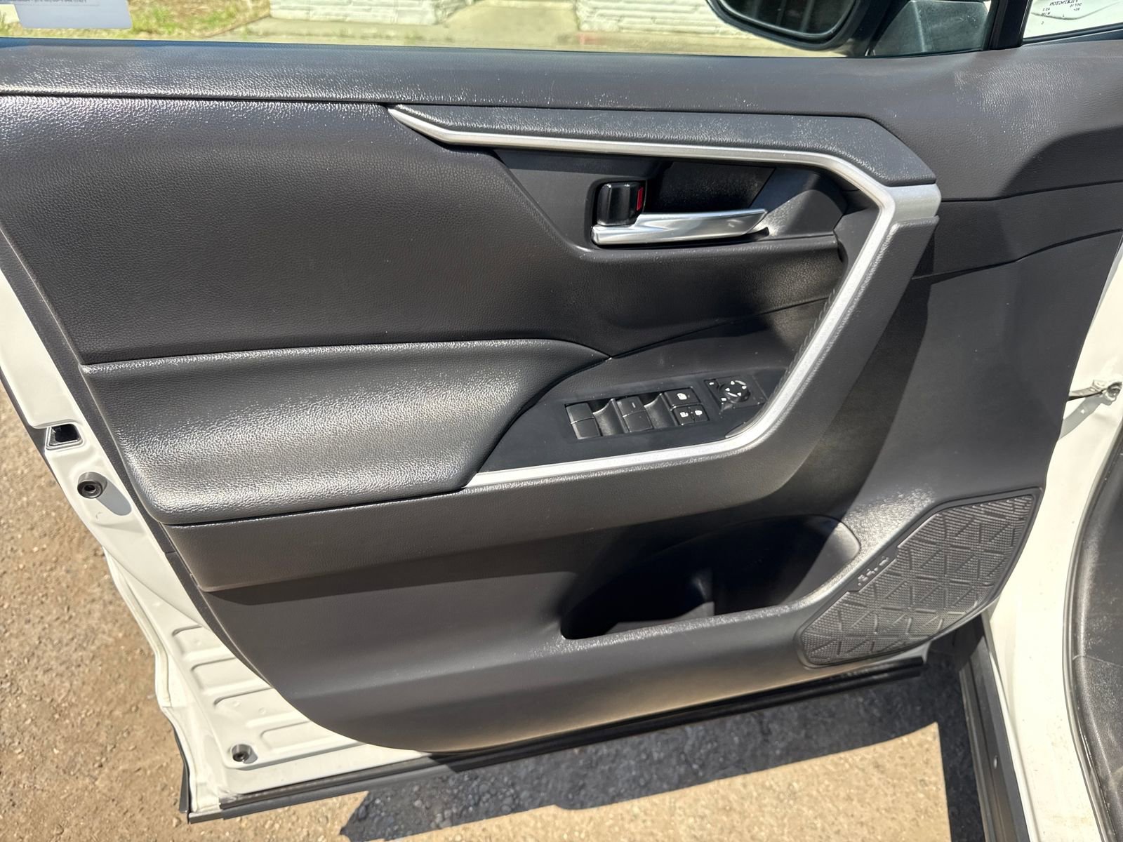 Used 2020 Toyota RAV4 XLE w/ All Weather Liner Package AWD/4WD image 11