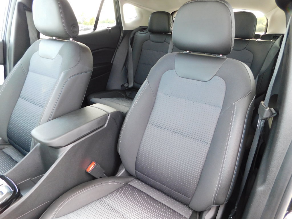 Used 2025 Chevrolet Trax LT FWD image 14