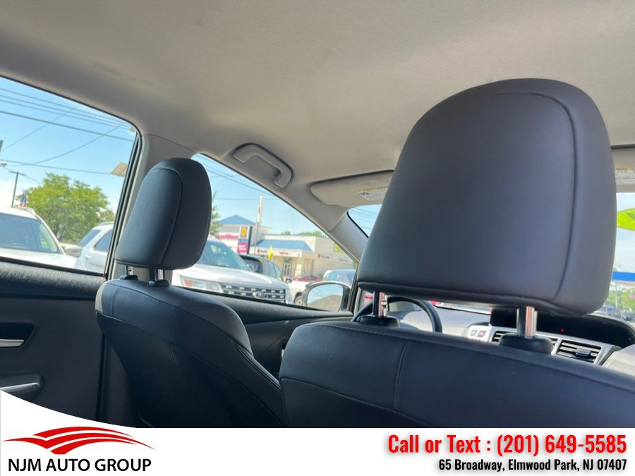 Used 2014 Toyota Prius V Five FWD image 37