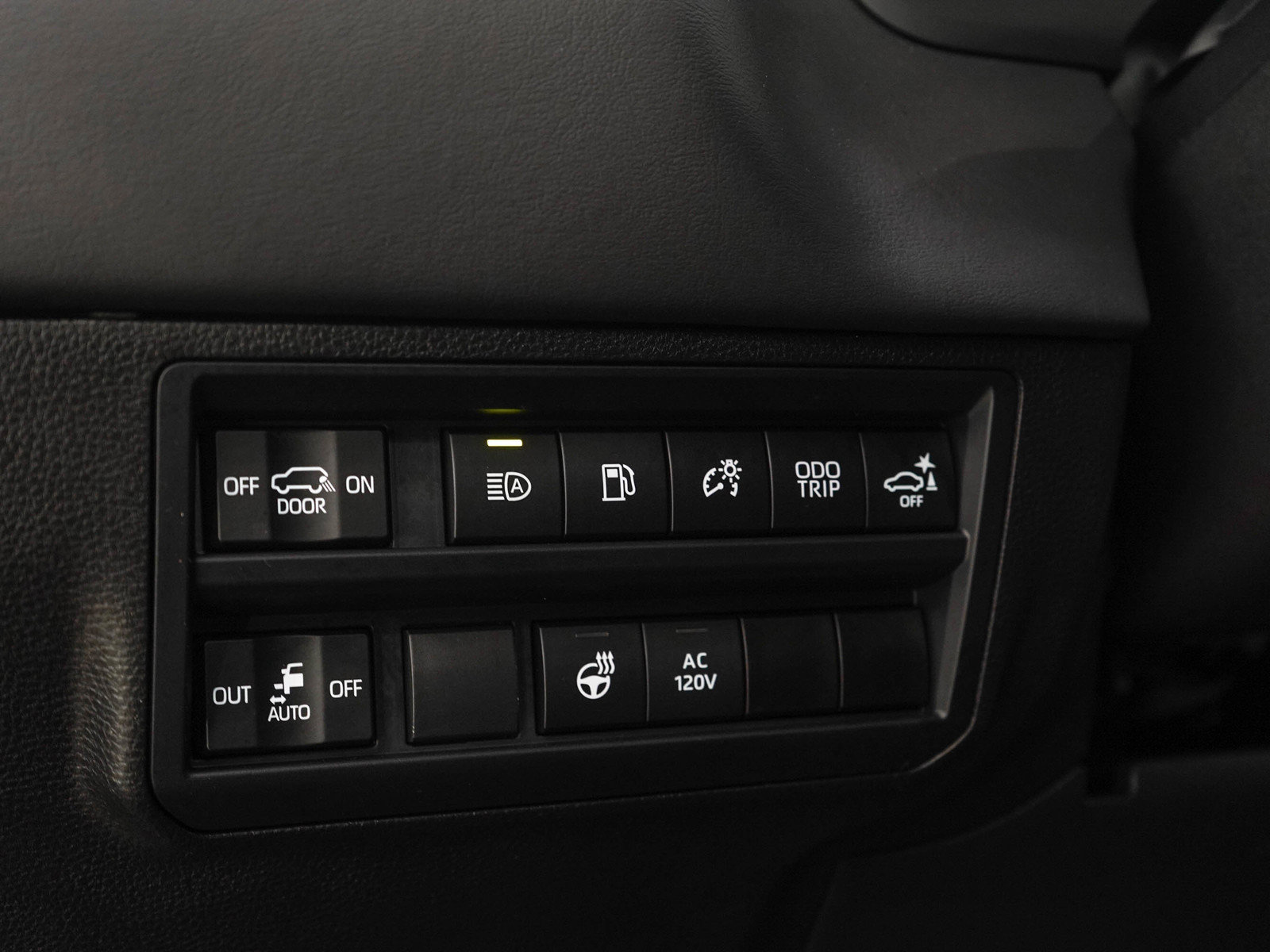 Used 2026 Toyota Sequoia Platinum AWD/4WD image 28