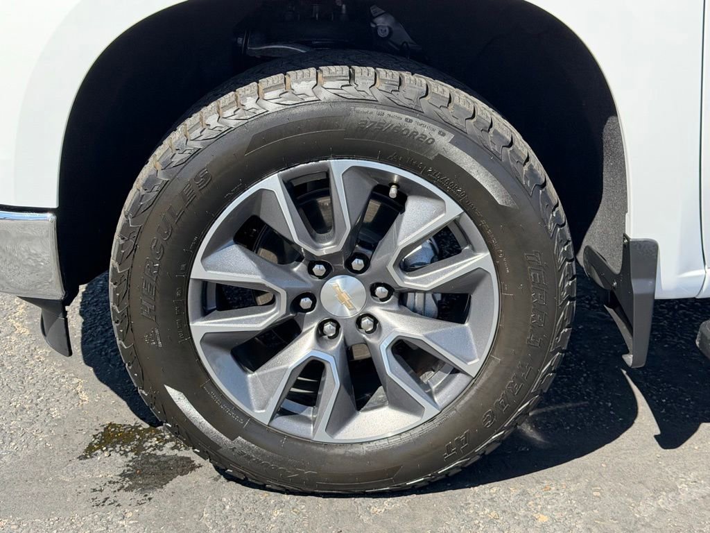 Used 2025 Chevrolet Silverado 1500 LT AWD/4WD image 10