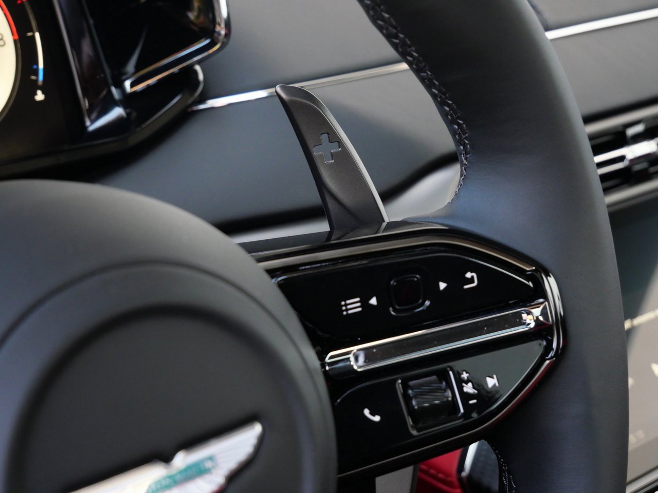 New 2025 Aston Martin Vanquish image 19