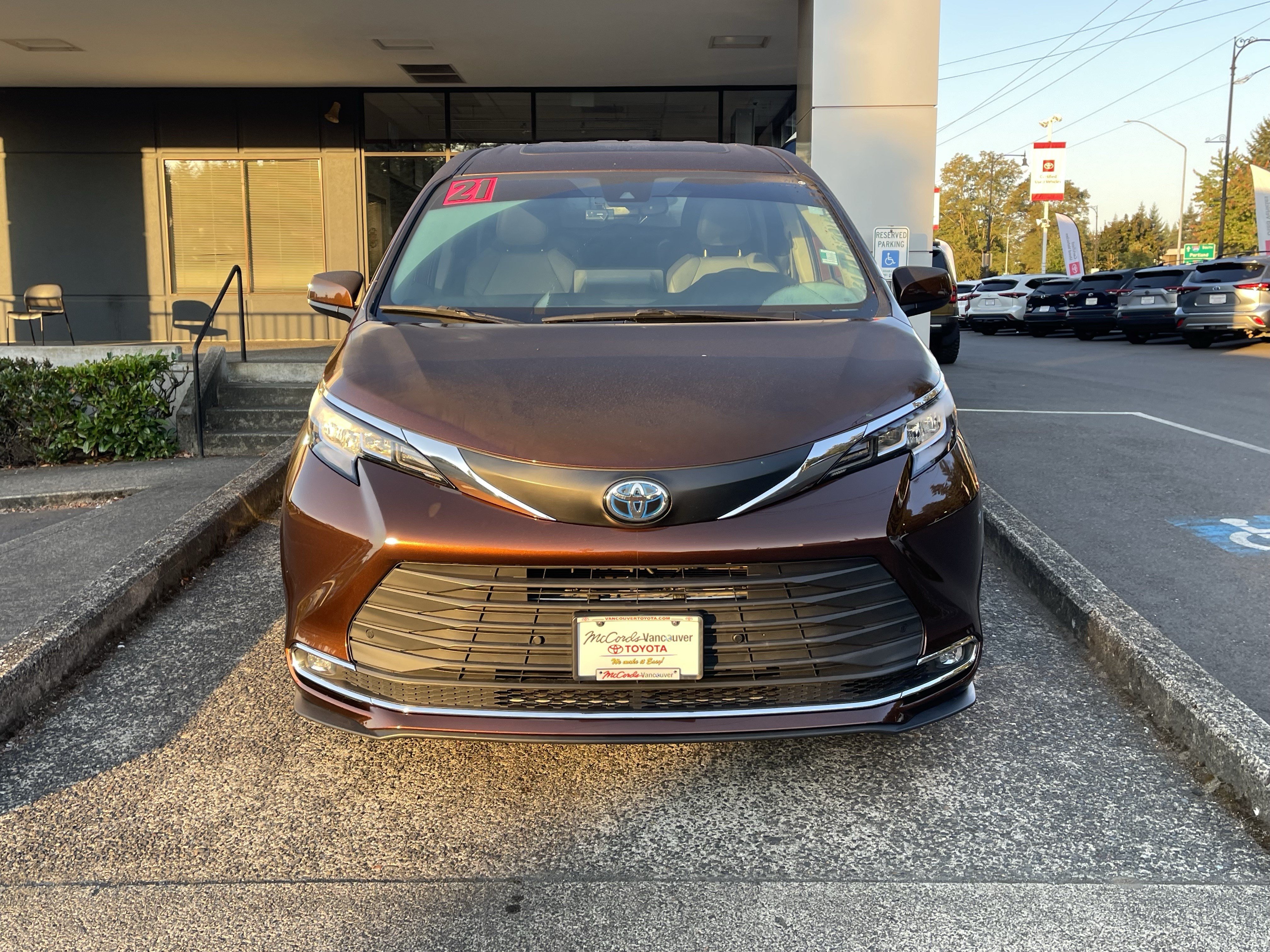Certified 2021 Toyota Sienna XLE AWD/4WD image 3