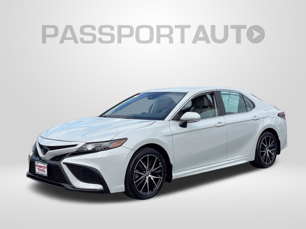 Used 2024 Toyota Camry SE FWD image 1