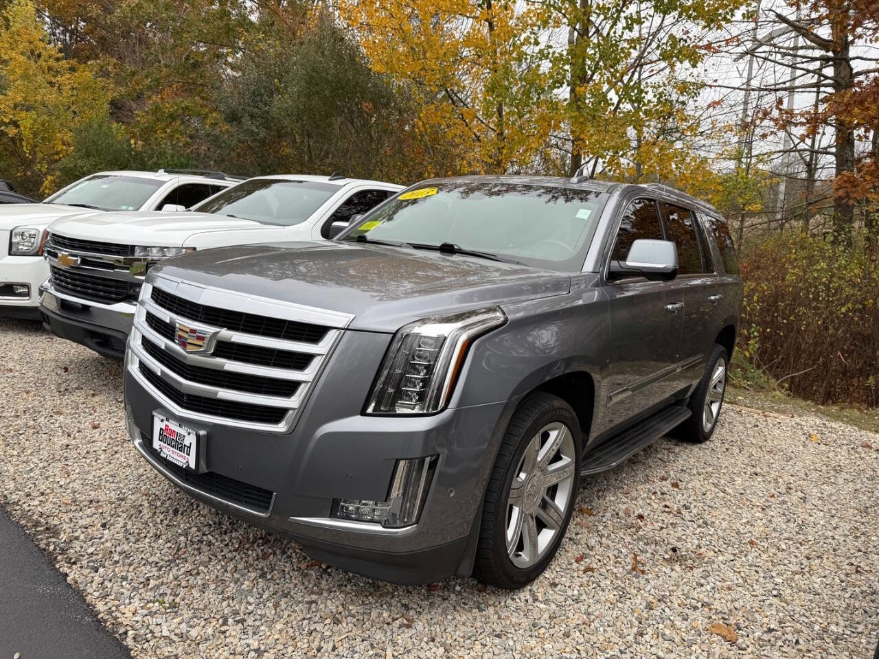 Used 2018 Cadillac Escalade Luxury image 3