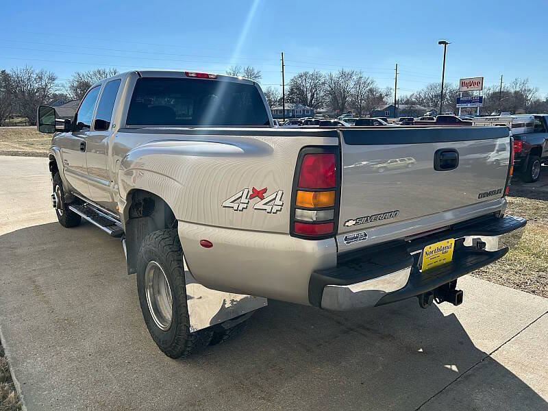 Used 2004 Chevrolet Silverado 3500 4x4 Extended Cab w/ Heavy-Duty Power Package image 19