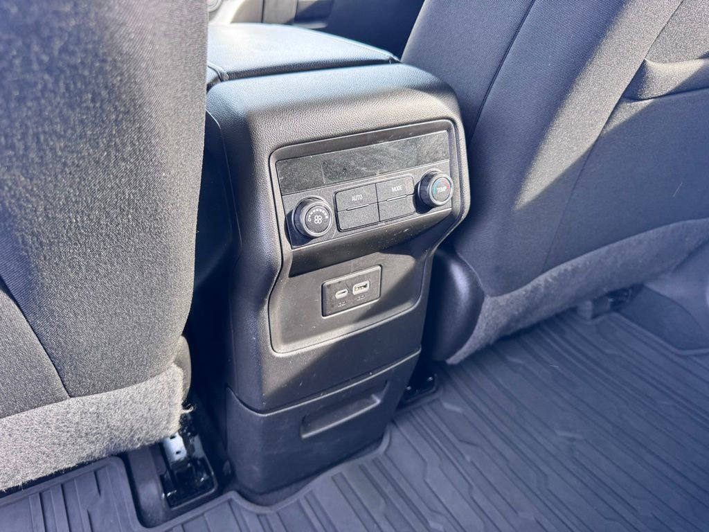 Used 2022 GMC Acadia SLE FWD image 30