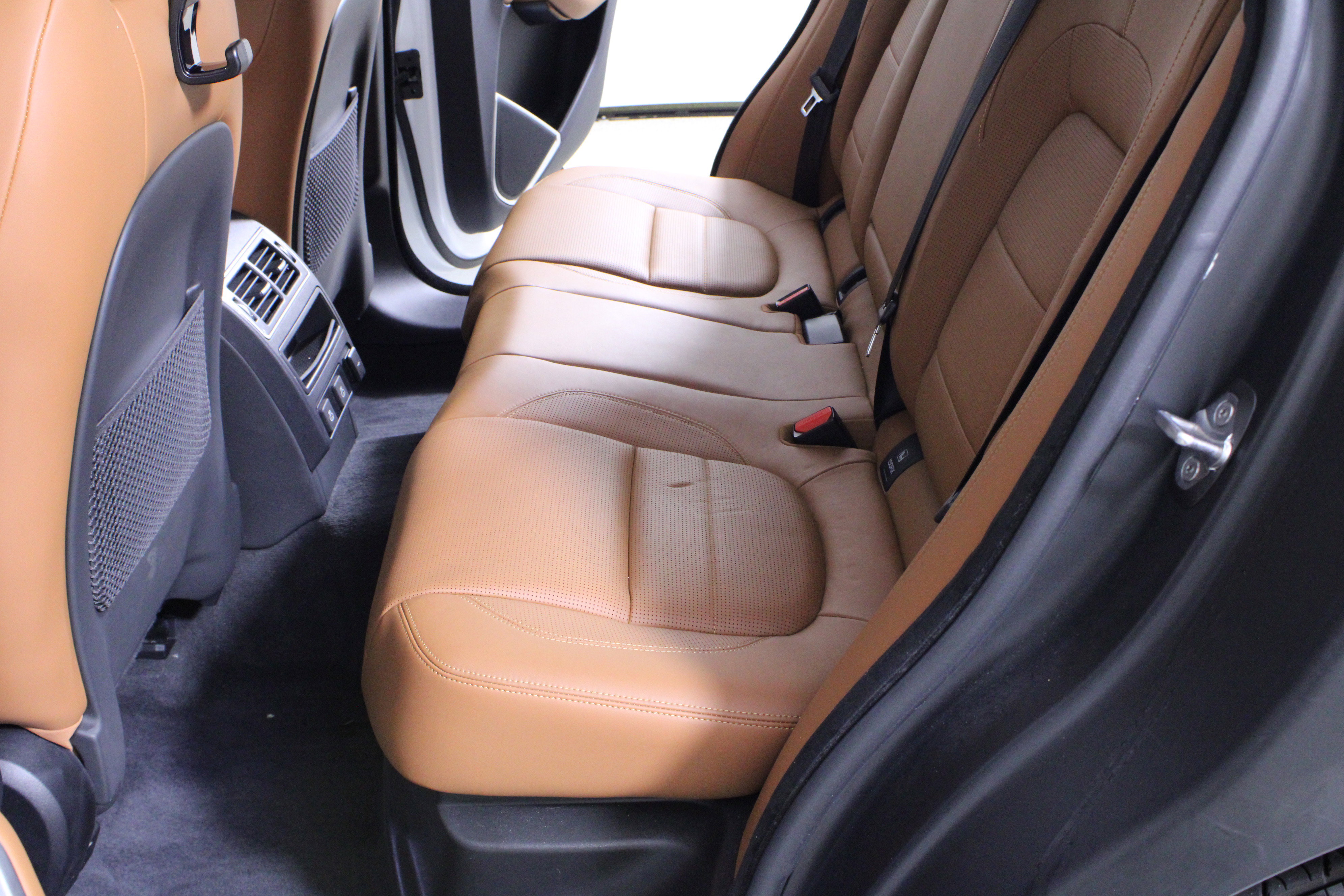 Used 2025 Jaguar F-PACE R-Dynamic S image 11