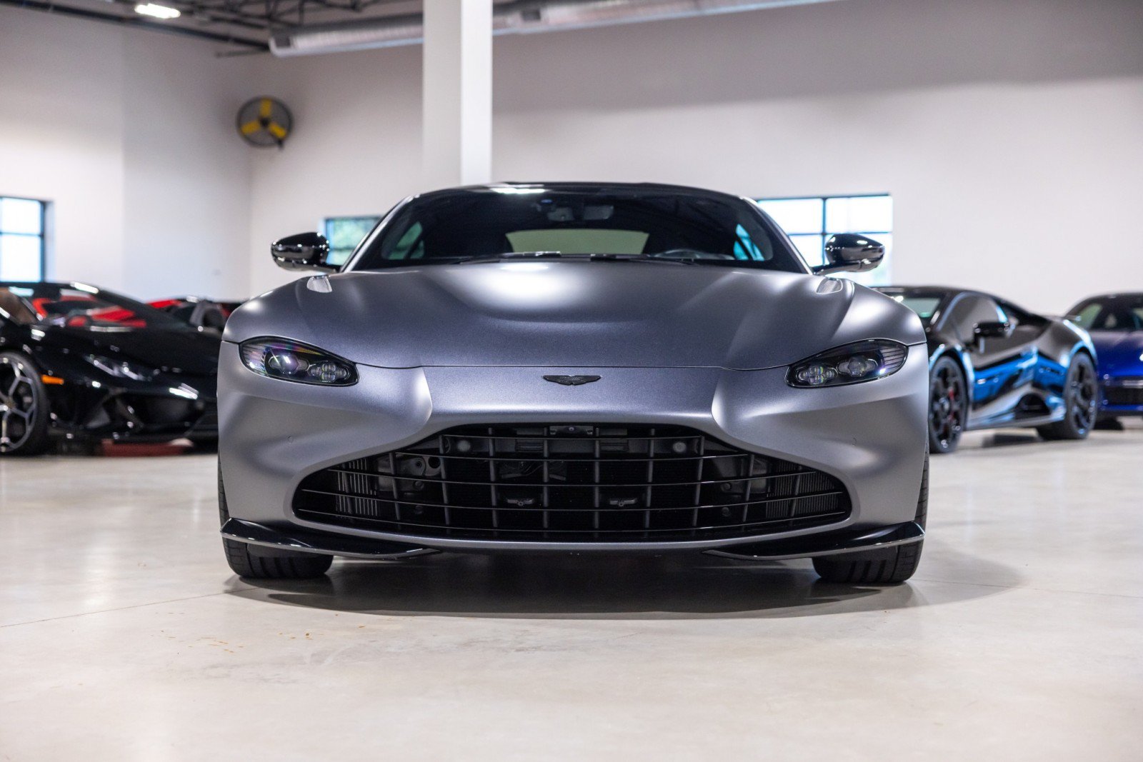 Used 2022 Aston Martin V8 Vantage Coupe RWD image 2