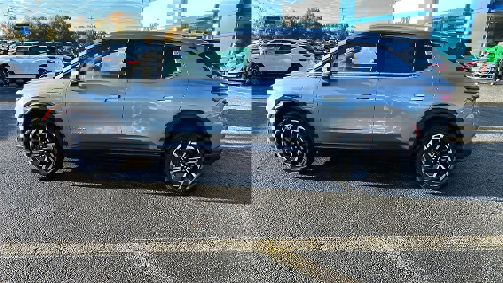 New 2026 Chevrolet Equinox EV LT image 8