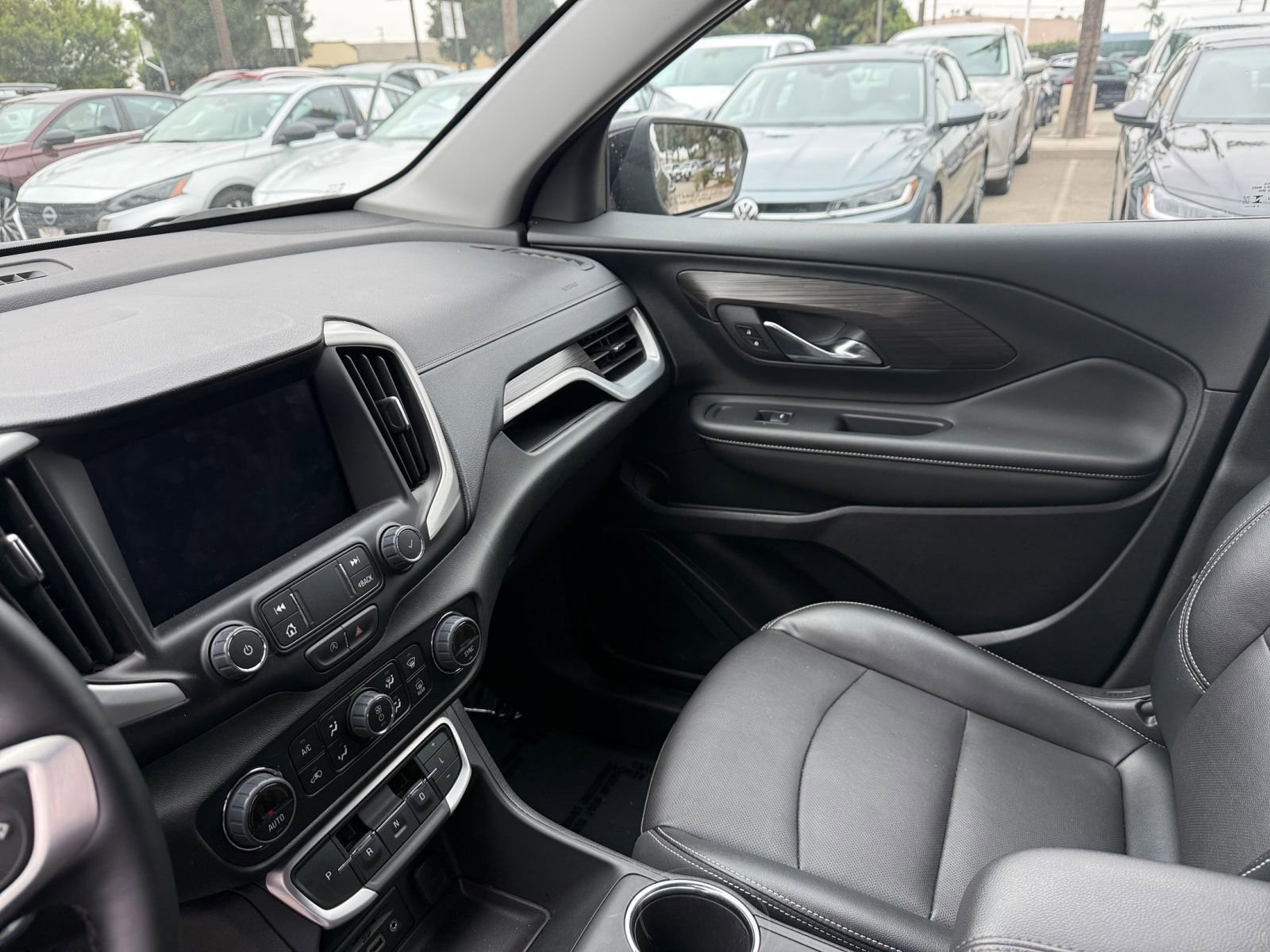 Used 2024 GMC Terrain SLT image 31