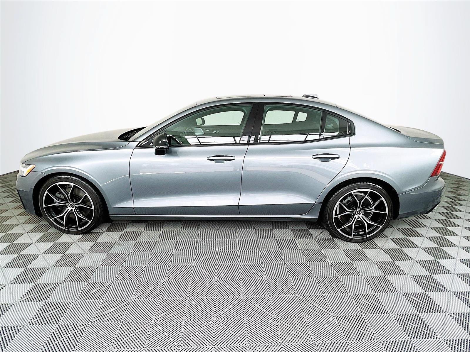 Used 2019 Volvo S60 T6 R-Design AWD/4WD image 4