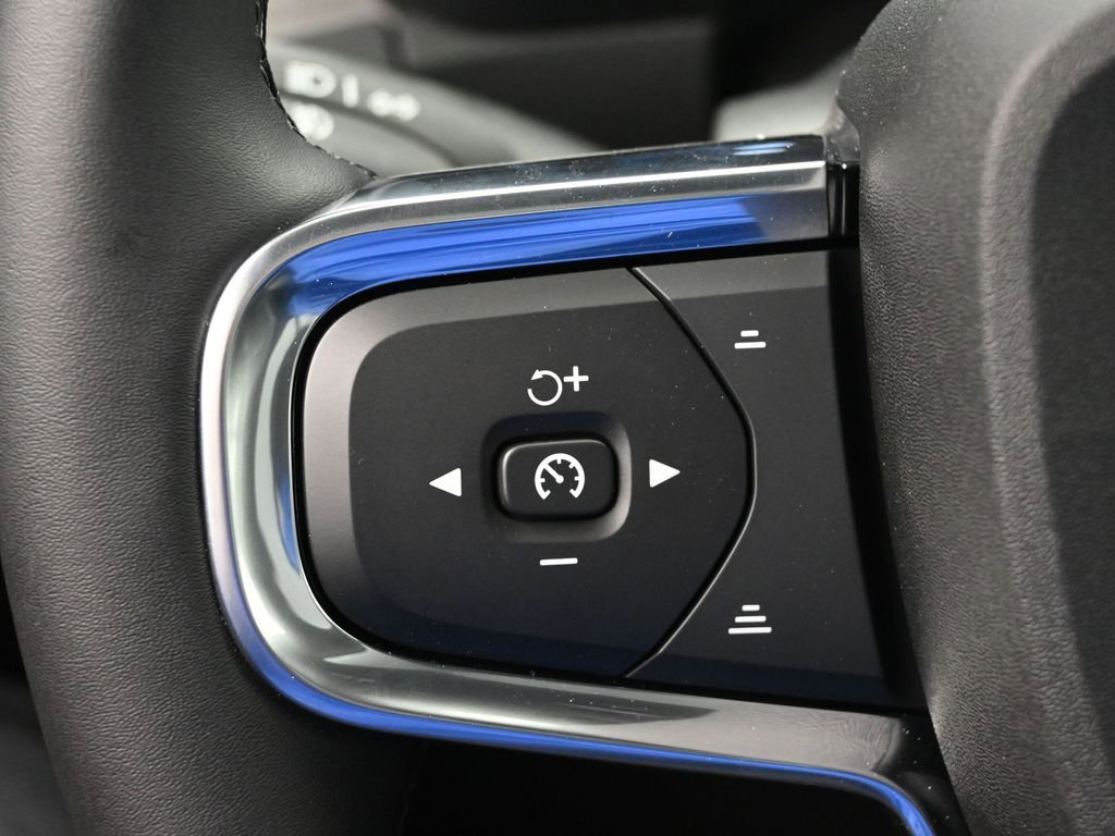 New 2025 Volvo XC40 B5 Core w/ Protection Package Premier image 11