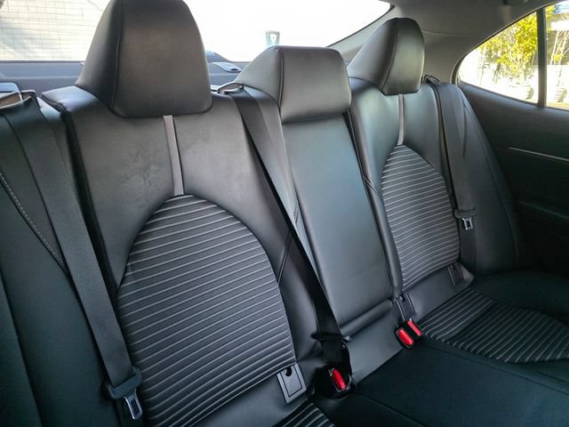Used 2019 Toyota Camry SE w/ Carpet Mat Package FWD image 17