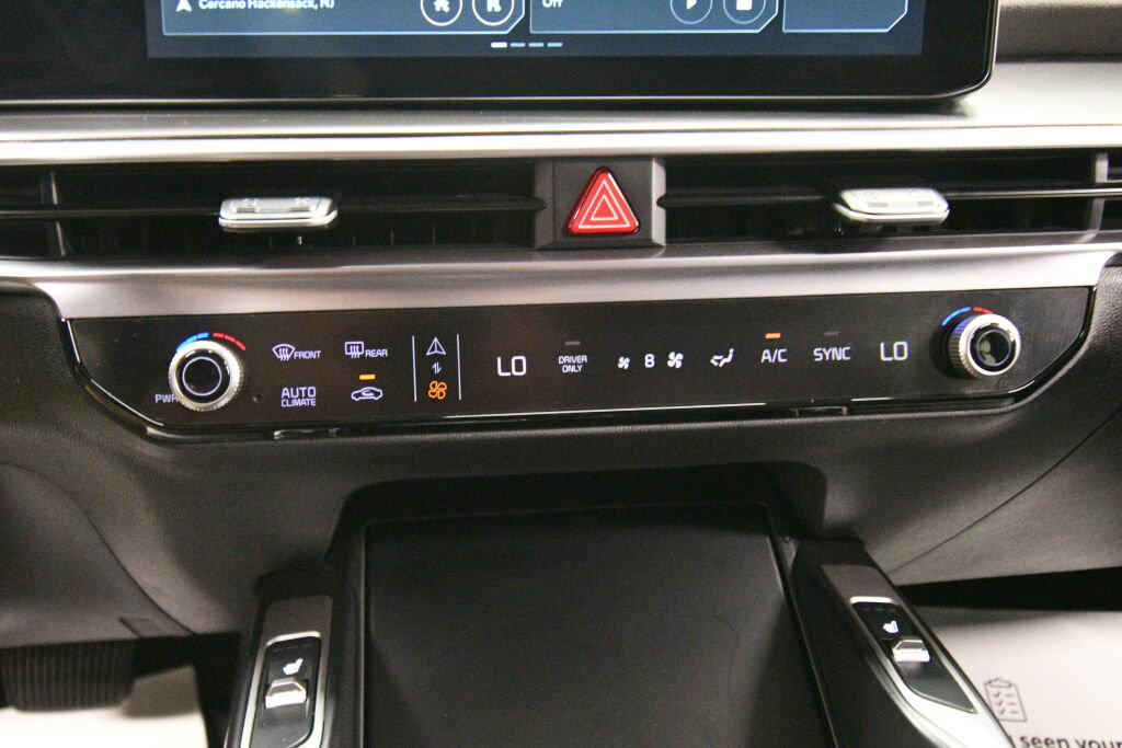 Used 2025 Kia Sorento EX AWD/4WD image 16