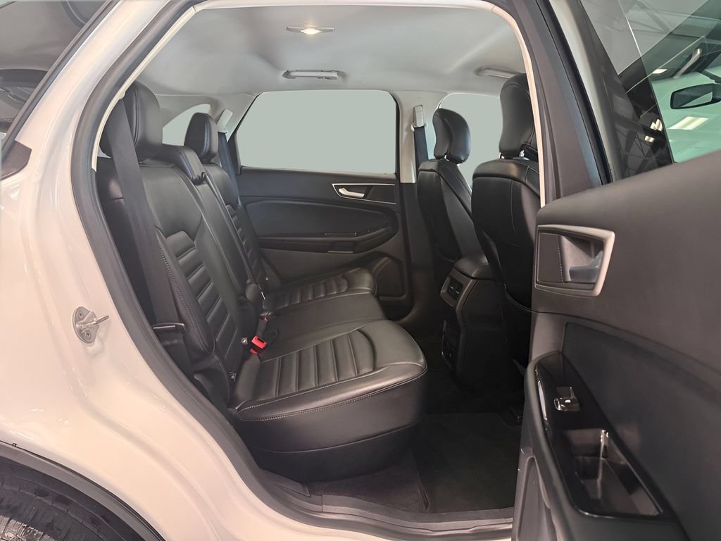 Used 2016 Ford Edge SEL w/ Equipment Group 201A AWD/4WD image 28