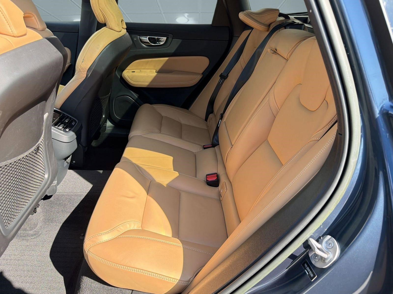 Used 2023 Volvo XC60 B5 Ultimate w/ Climate Package image 14