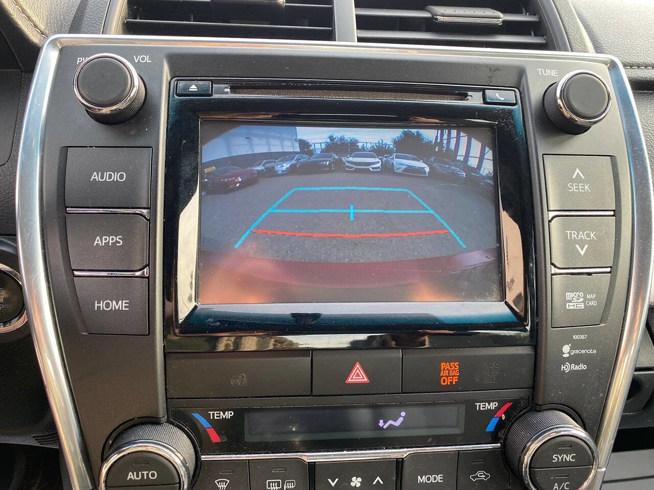 Used 2015 Toyota Camry XSE image 38