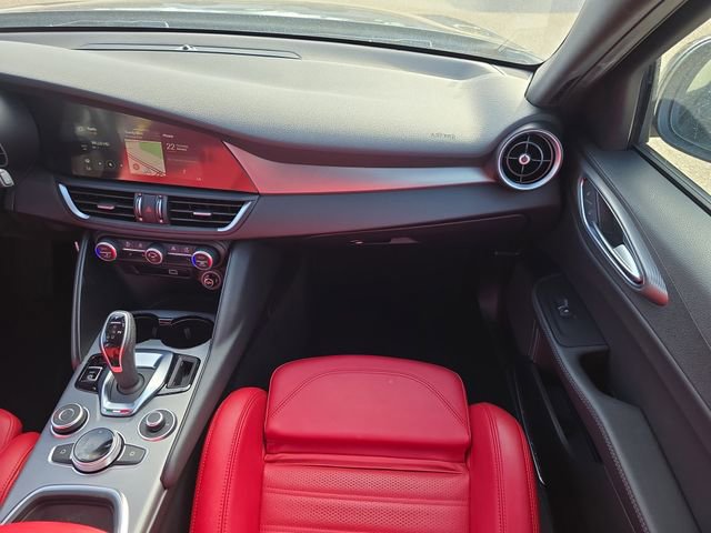 Used 2024 Alfa Romeo Giulia Ti w/ Performance Driving Package image 13