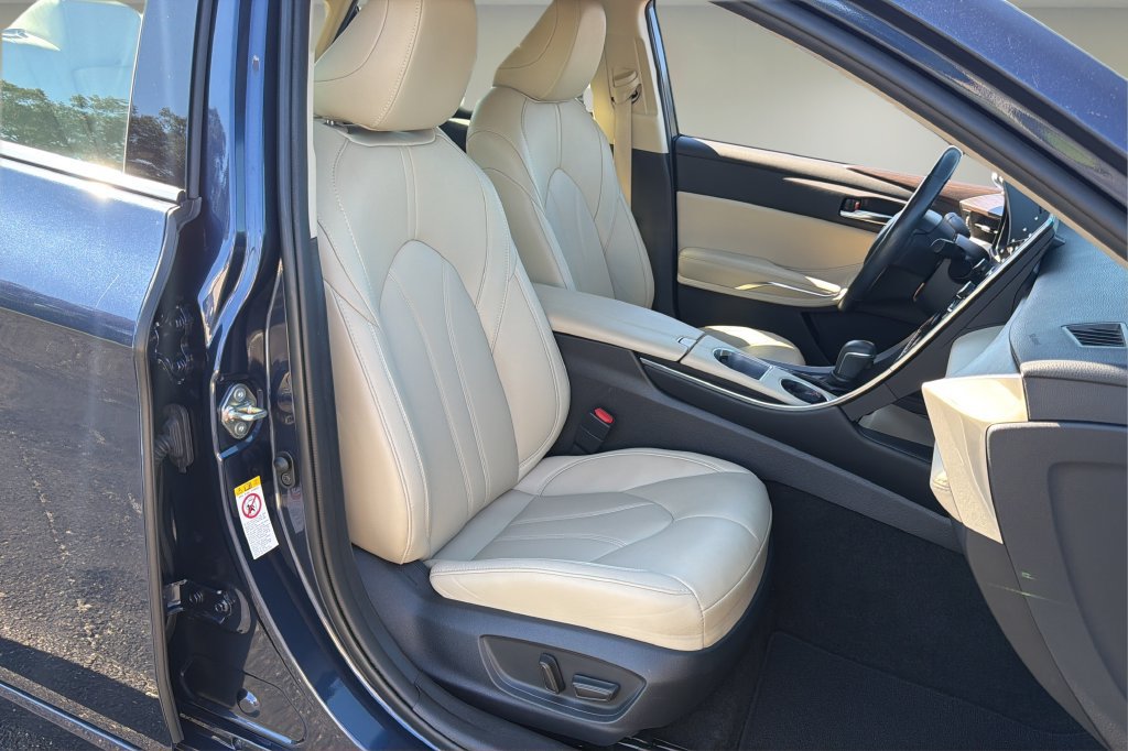 Certified 2019 Toyota Avalon XLE w/ Moonroof Package FWD image 18