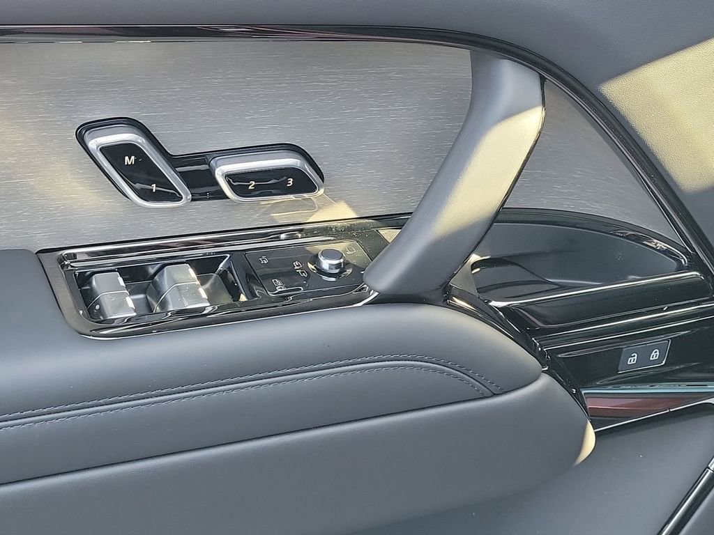 New 2026 Land Rover Range Rover SV image 24