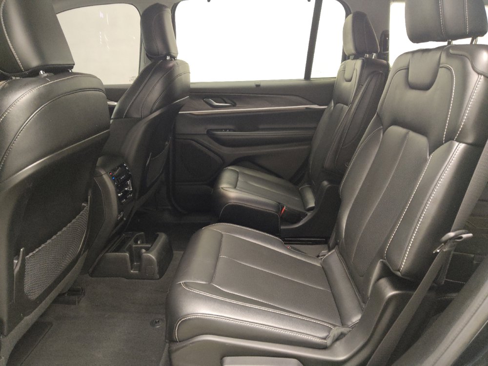 Used 2023 Jeep Grand Cherokee L Limited w/ Luxury Tech Group II AWD/4WD image 18