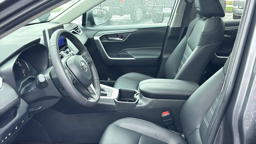 Used 2023 Toyota RAV4 XLE Premium AWD/4WD image 29