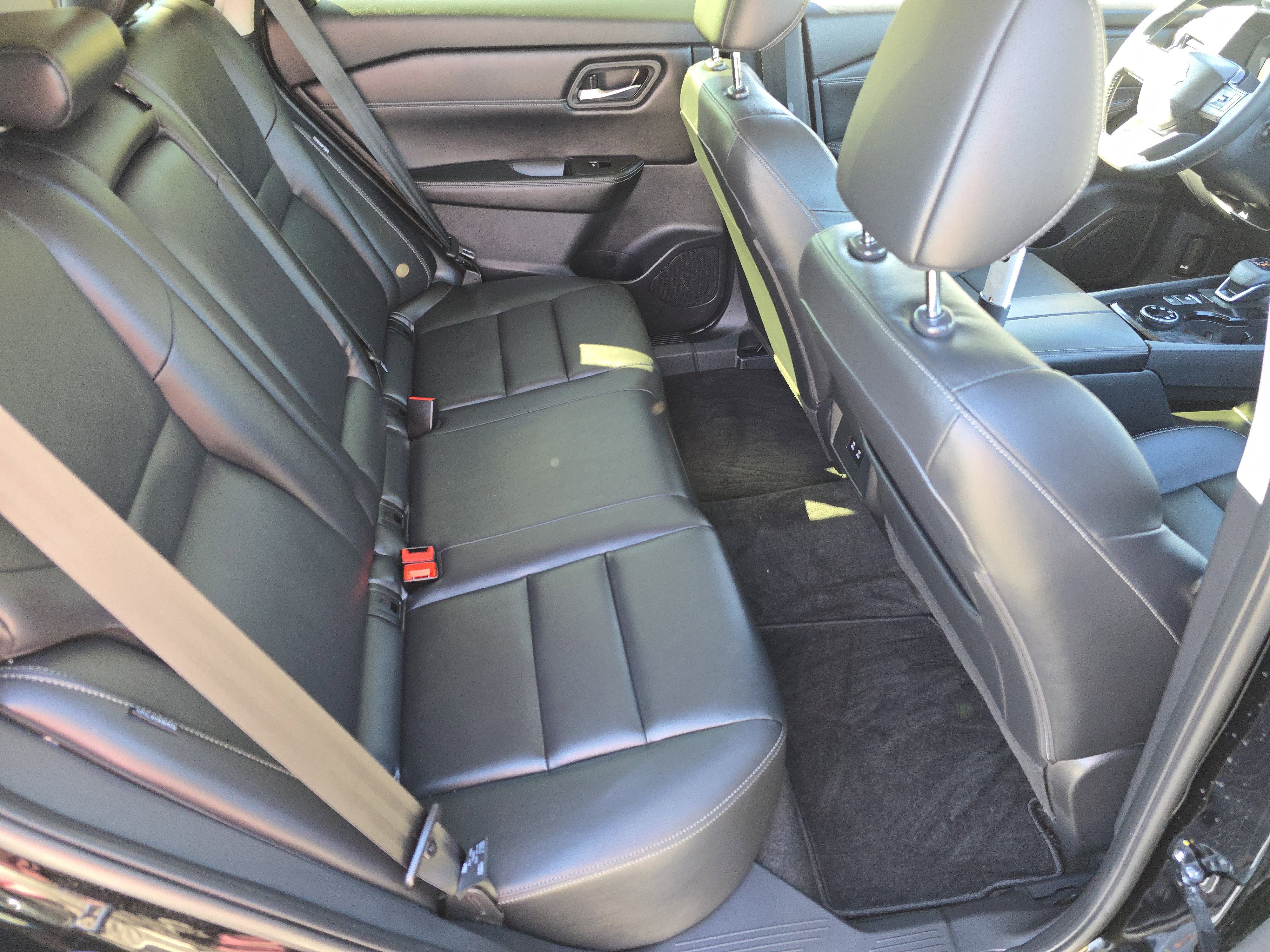 Used 2025 Nissan Rogue SL image 26