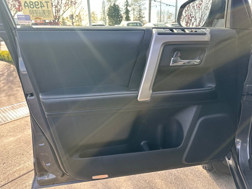 Used 2016 Toyota 4Runner SR5 image 11