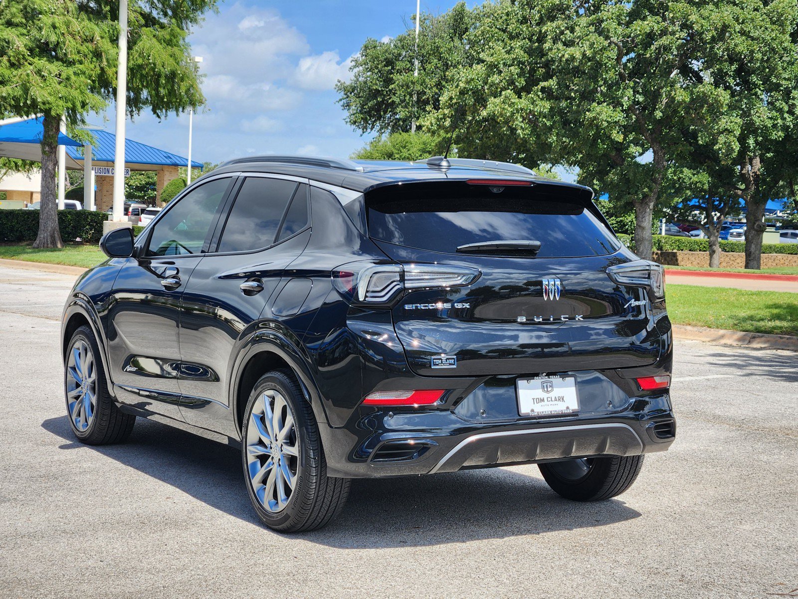 Used 2024 Buick Encore GX Avenir w/ Avenir Technology Package FWD image 4