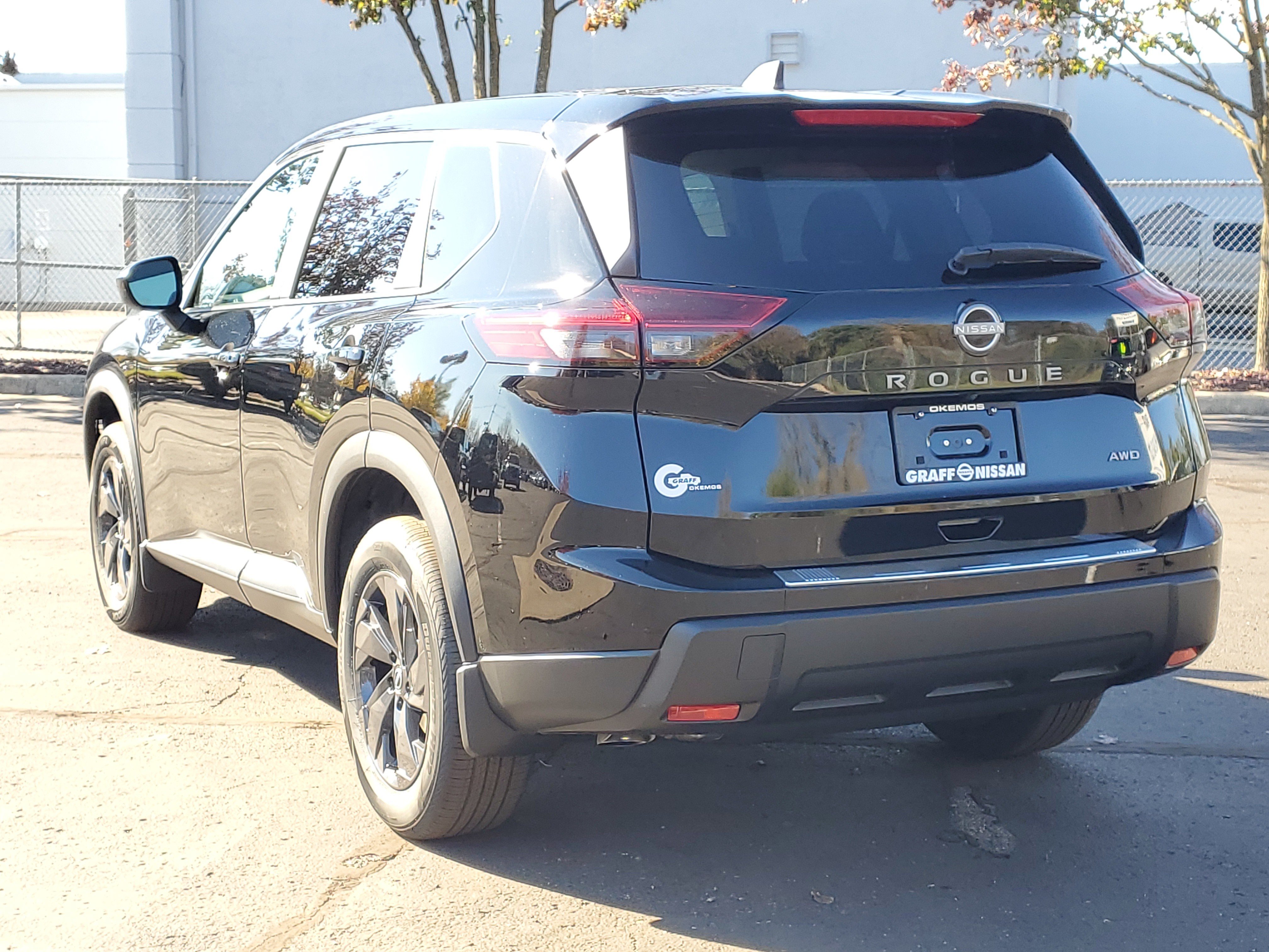 New 2027 Nissan Rogue SV w/ Cold Weather Package AWD/4WD image 4