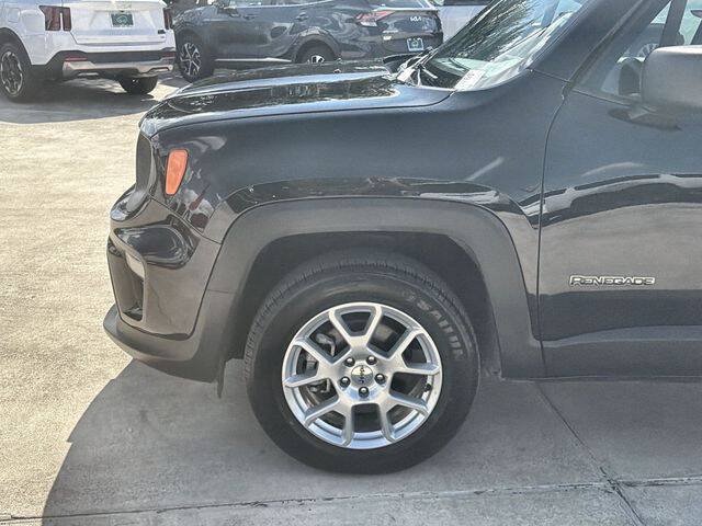 Used 2023 Jeep Renegade Latitude AWD/4WD image 31