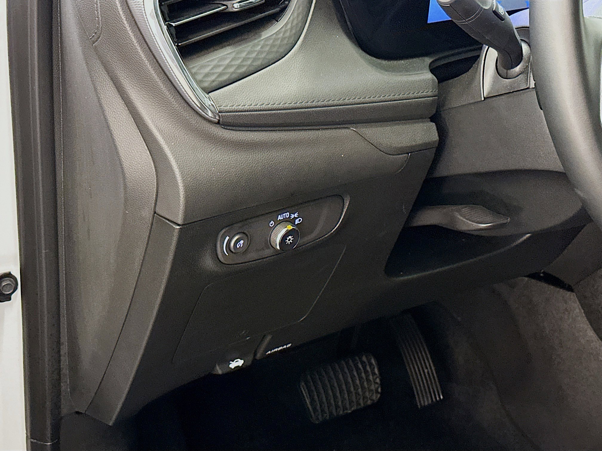 Used 2025 Buick Encore GX Preferred AWD/4WD image 17
