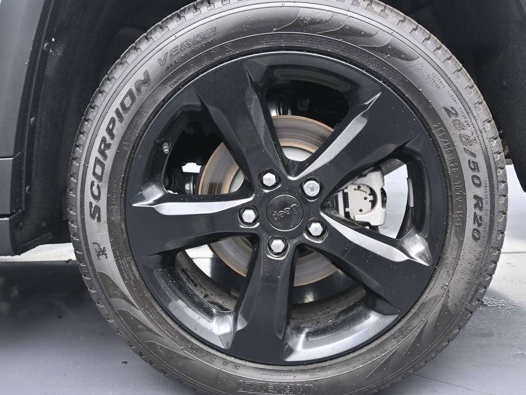 Used 2025 Jeep Grand Cherokee Limited w/ Black Appearance Package image 9