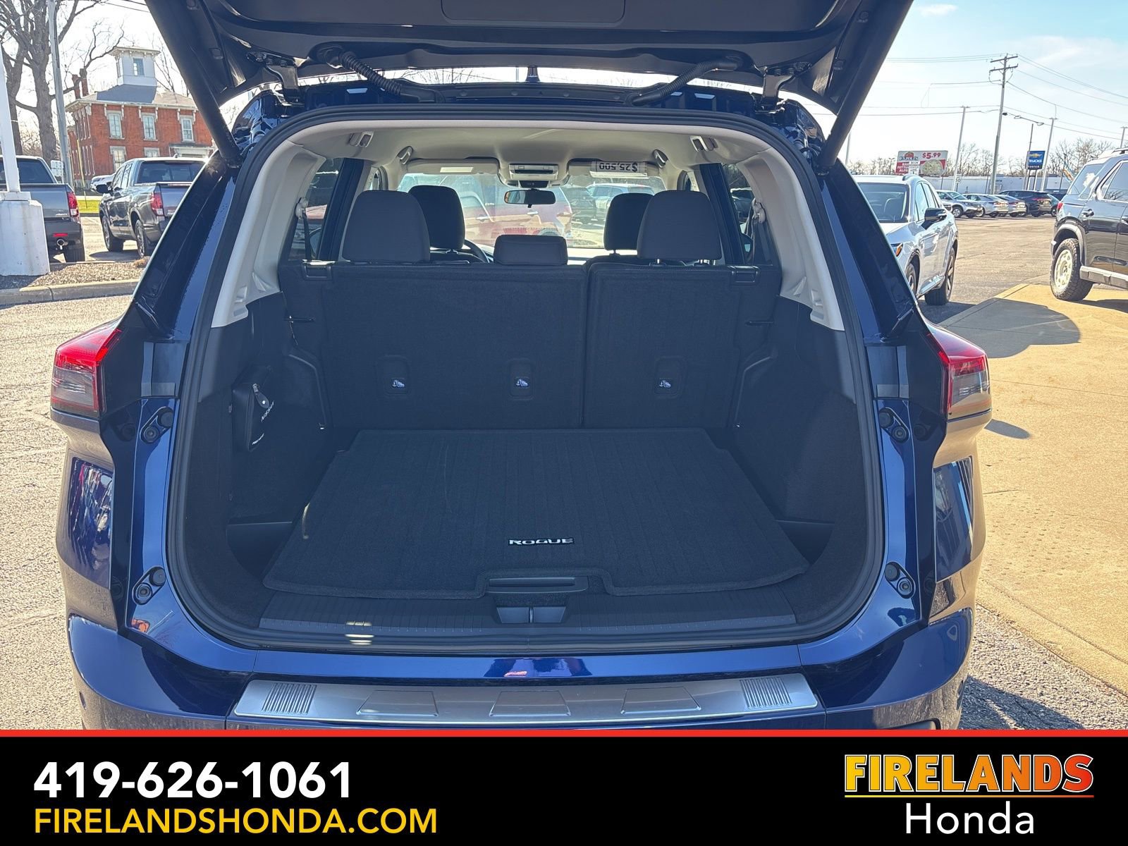 Used 2025 Nissan Rogue SV image 10