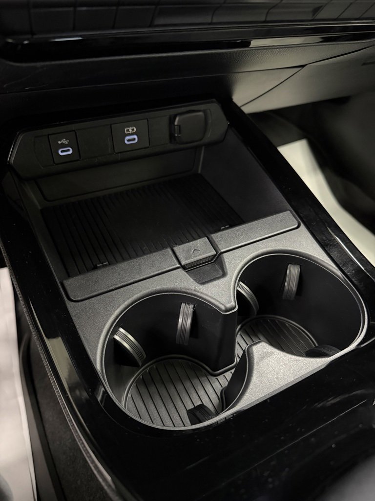 Used 2023 Toyota Prius LE image 17