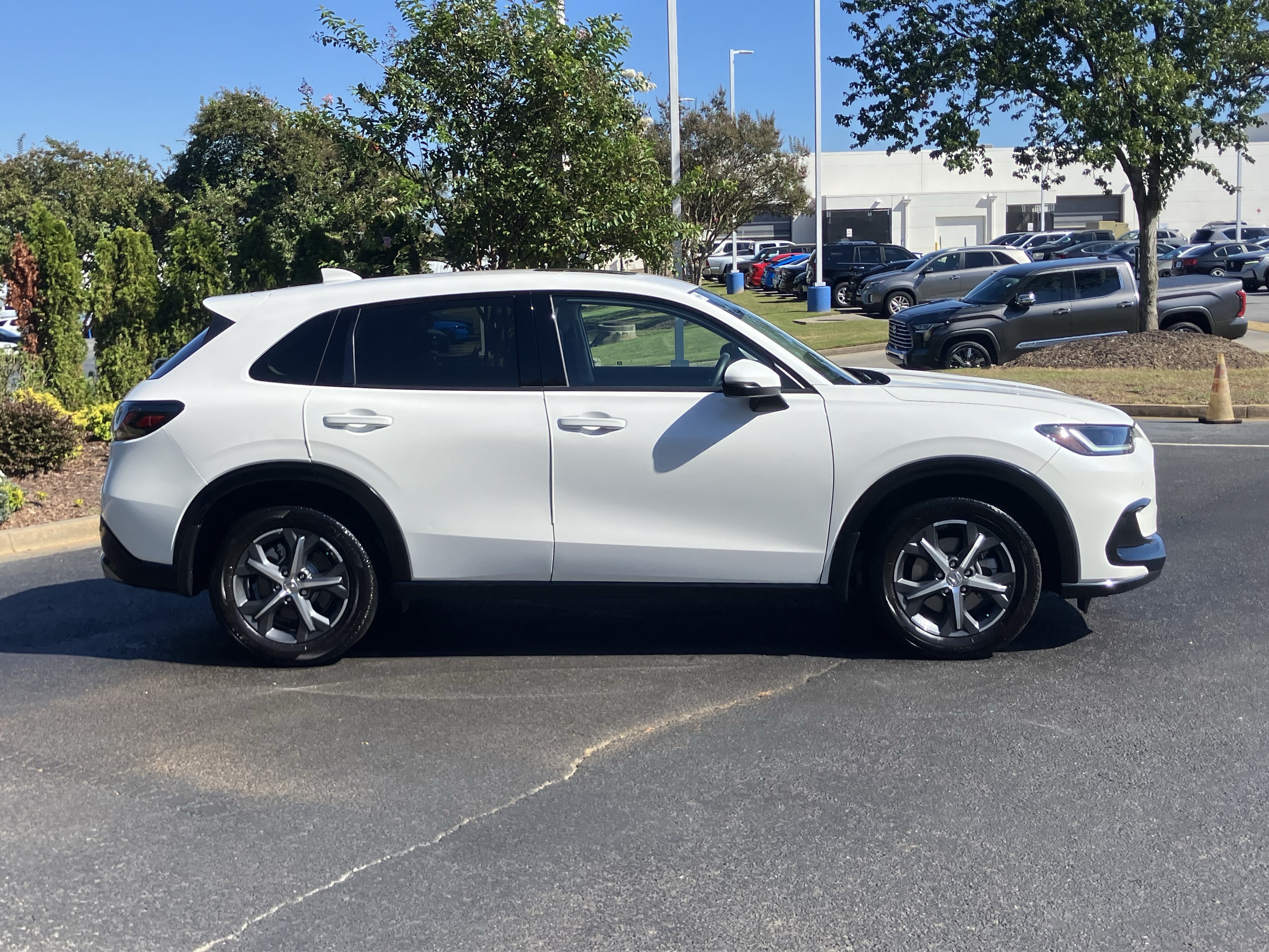 Used 2025 Honda HR-V EX-L image 11