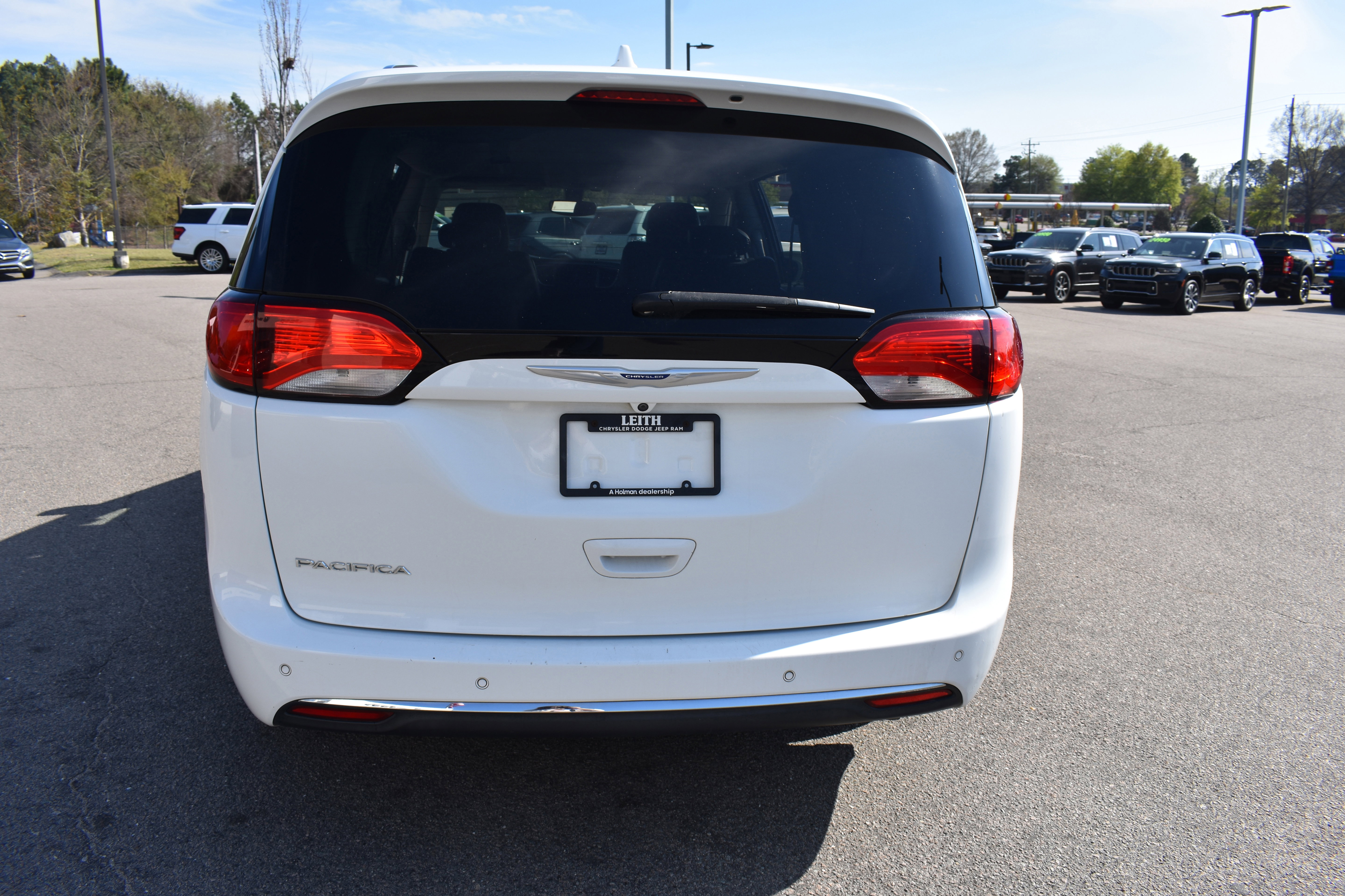 Used 2019 Chrysler Pacifica Touring-L image 8