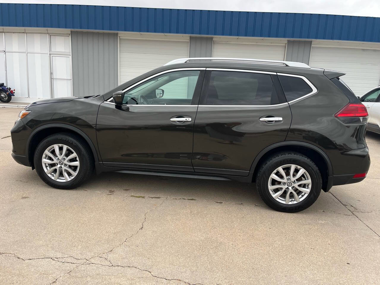Used 2017 Nissan Rogue SV image 12