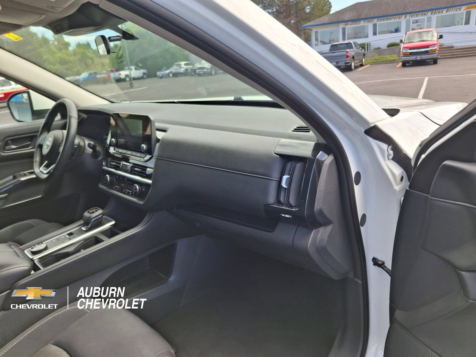 Used 2024 Nissan Pathfinder SV AWD/4WD image 20