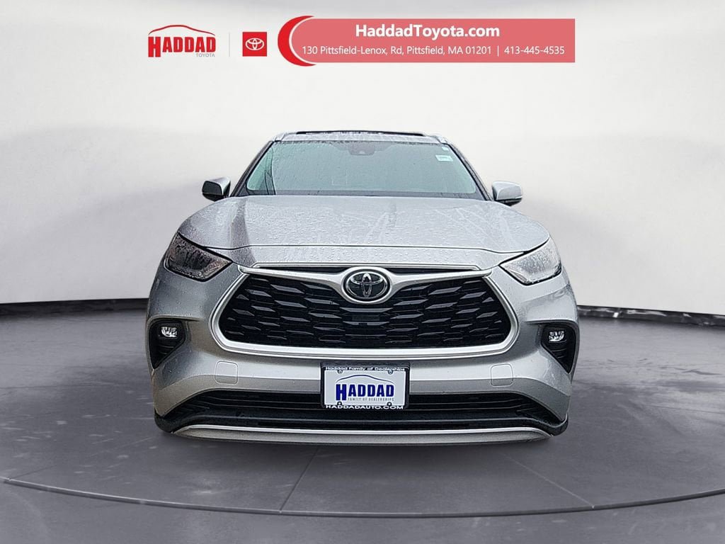 Used 2021 Toyota Highlander XLE AWD/4WD image 9
