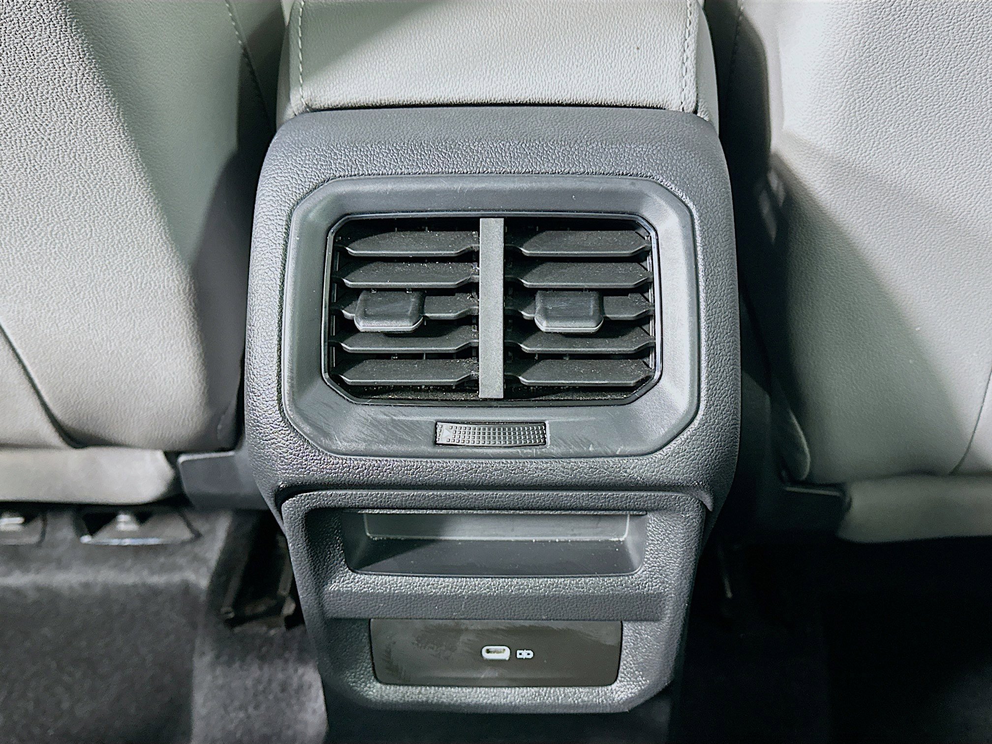 Used 2024 Volkswagen Taos SE image 27