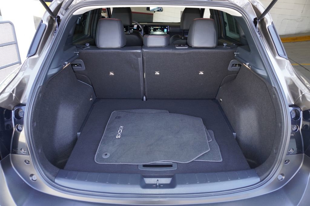 Used 2025 Nissan Kicks SR image 8