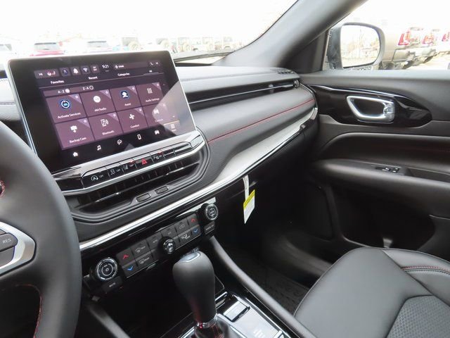 New 2026 Jeep Compass Trailhawk w/ Trailer Tow Group image 35