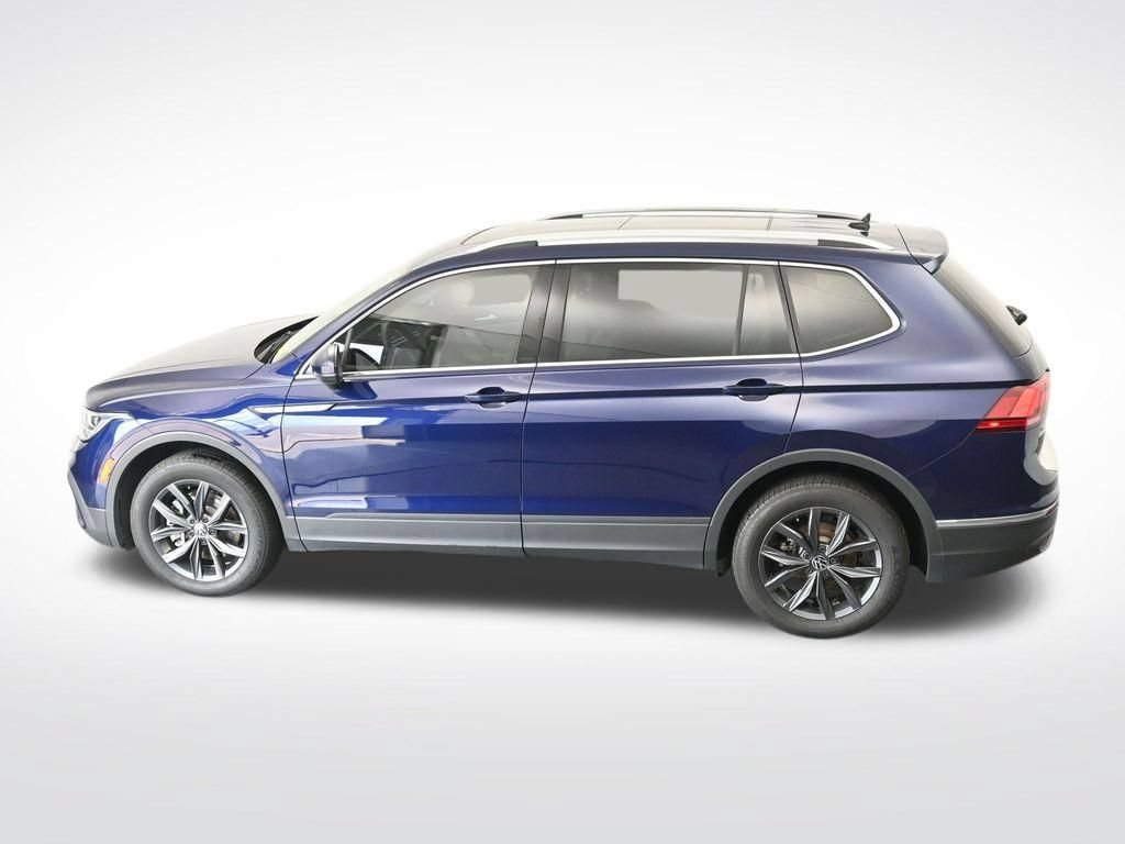 Used 2023 Volkswagen Tiguan SE w/ Panoramic Sunroof Package FWD image 29