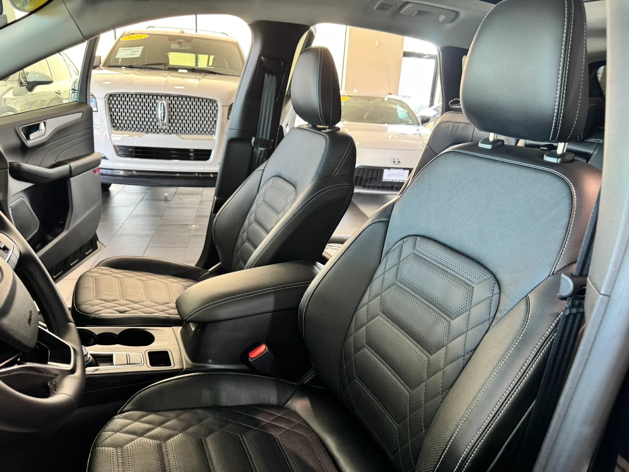 Used 2023 Ford Escape Platinum w/ Premium Technology Package AWD/4WD image 10