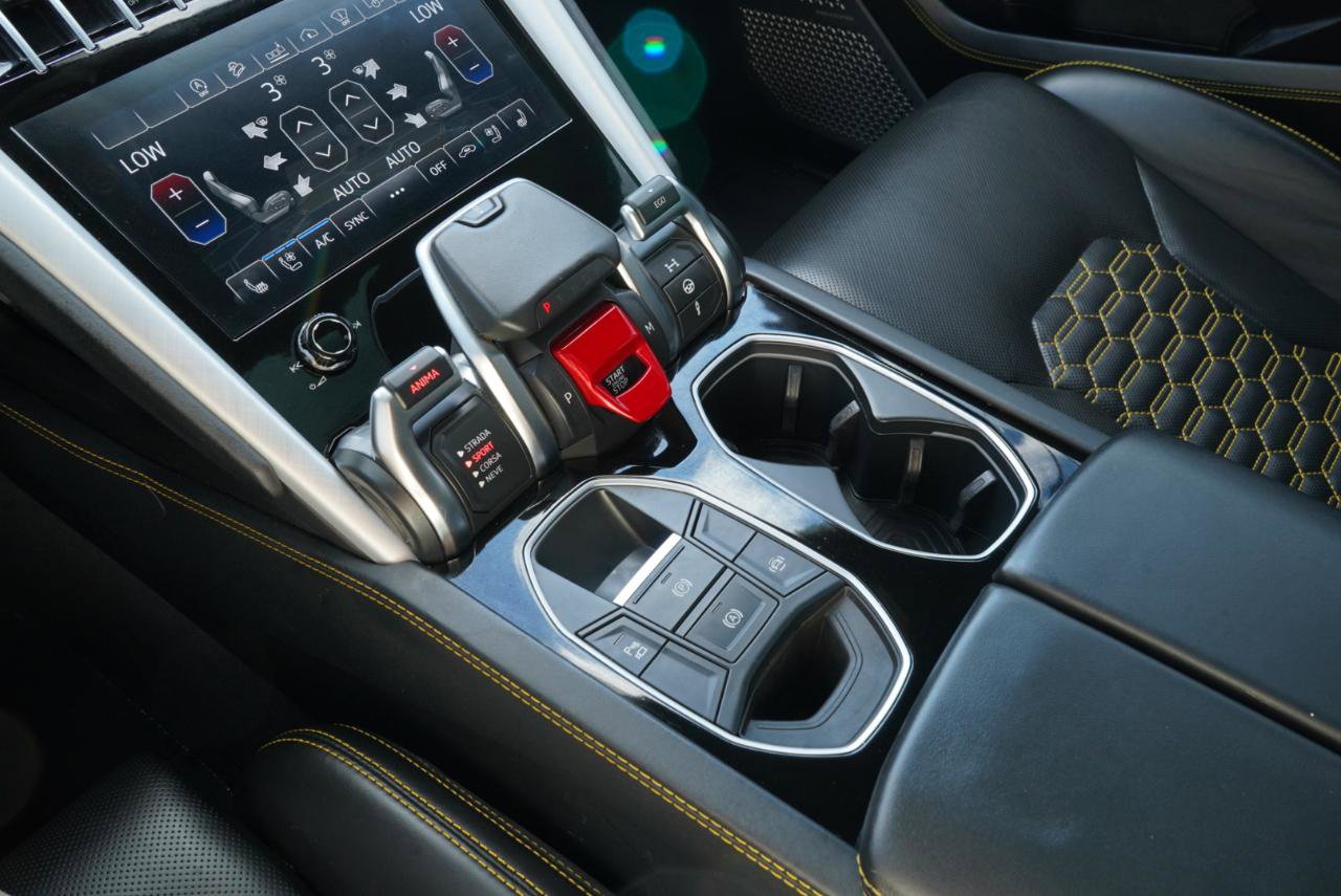 Used 2020 Lamborghini Urus AWD/4WD image 42