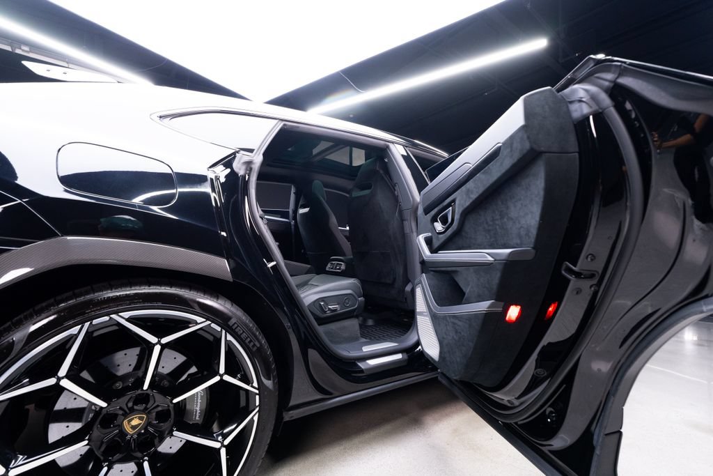 Used 2023 Lamborghini Urus Performante AWD/4WD image 58