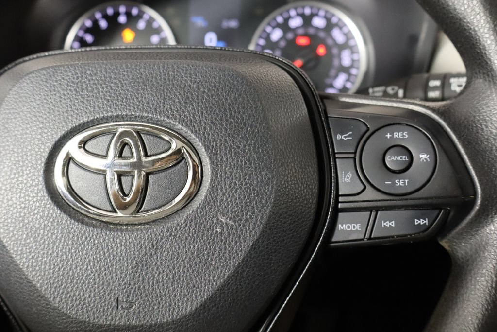 Used 2021 Toyota RAV4 XLE w/ Convenience Package FWD image 10